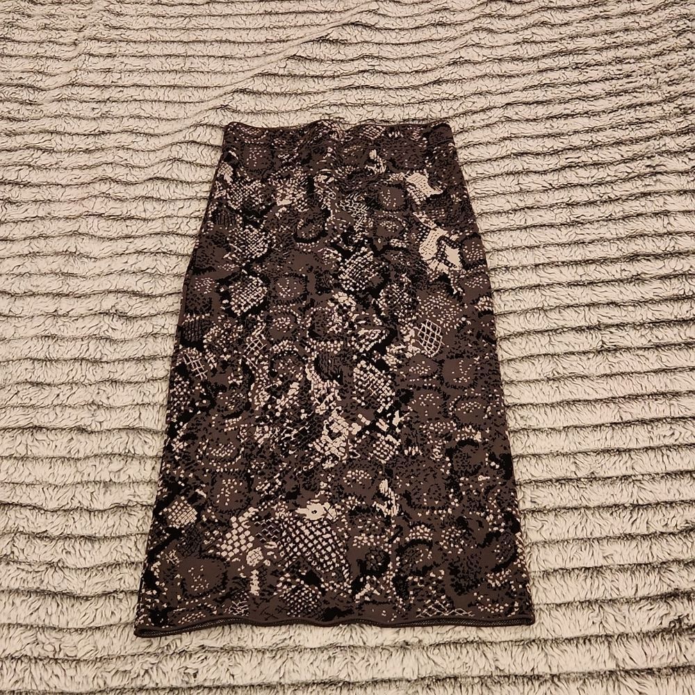 Black and gray BCBG snakeskin print midi skirt size XS, new without tags!